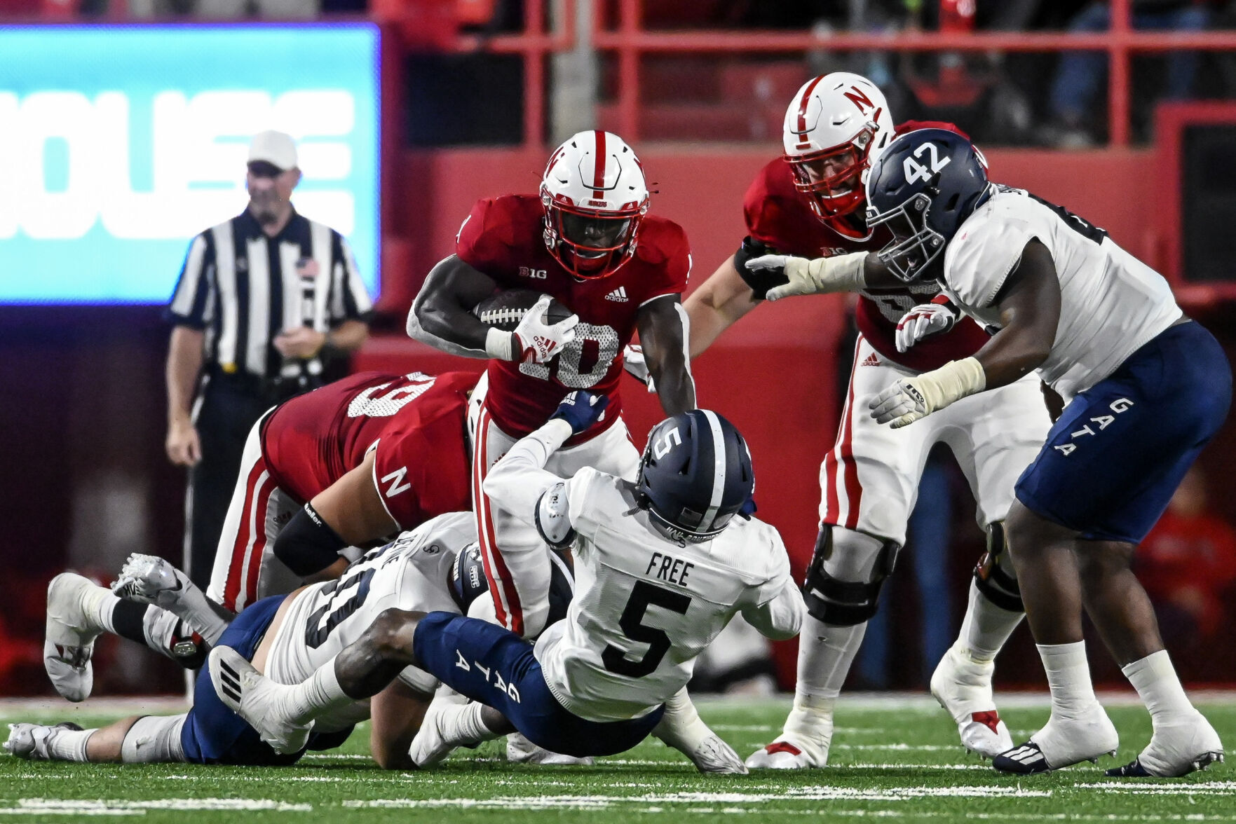 091122-HuskerFball40.jpg